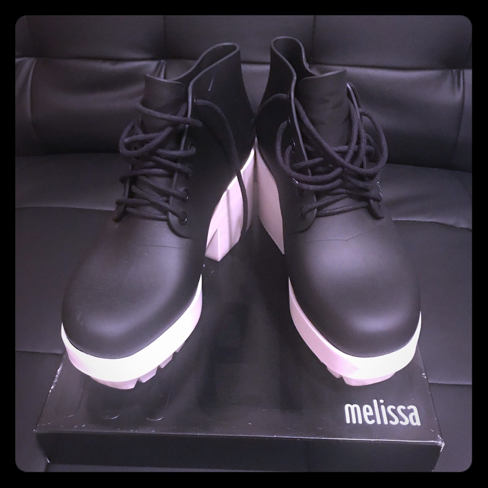 Melissa Stellar boot in black and white